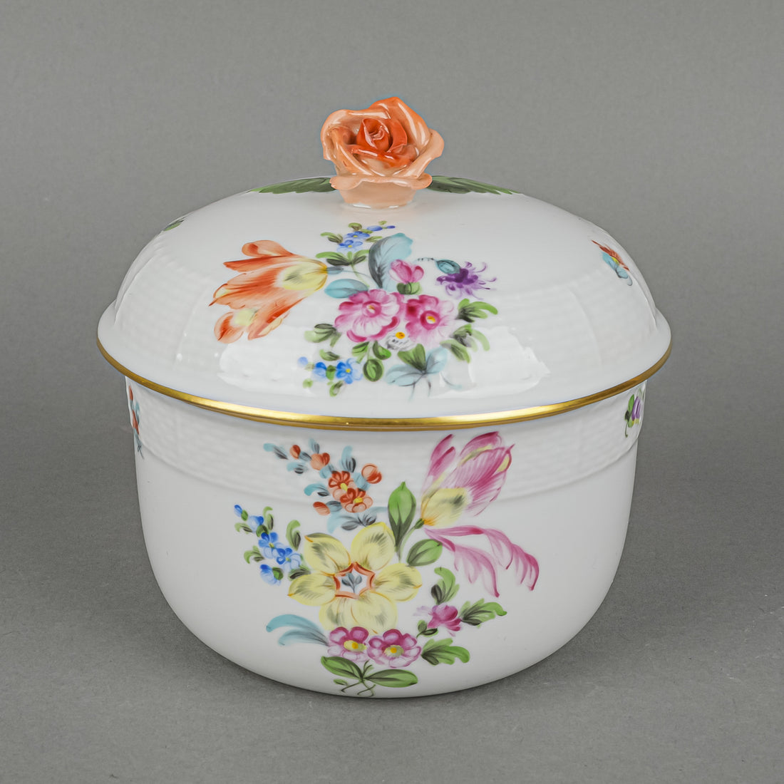 HEREND Covered Sugar Bowl With Rose Knob 661