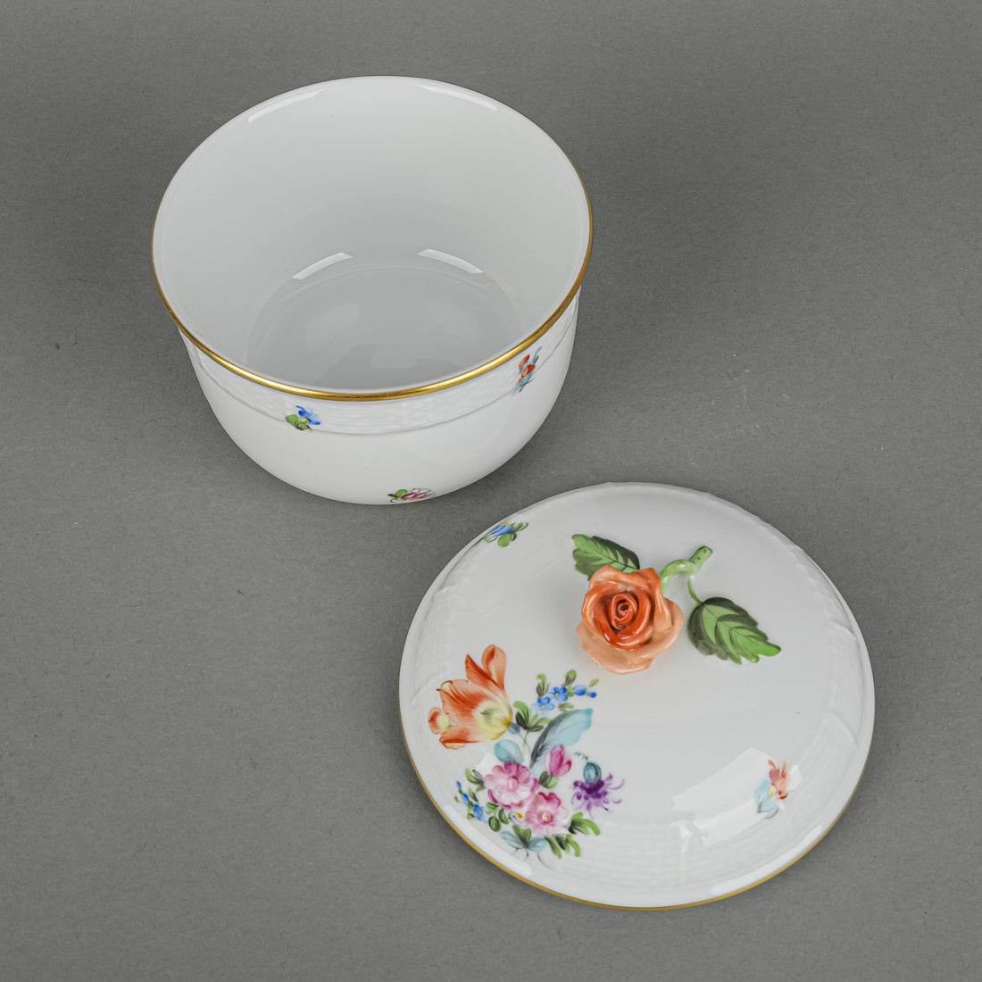 HEREND Covered Sugar Bowl With Rose Knob 661
