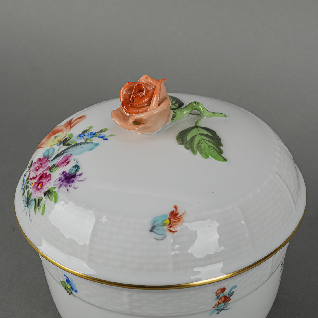 HEREND Covered Sugar Bowl With Rose Knob 661