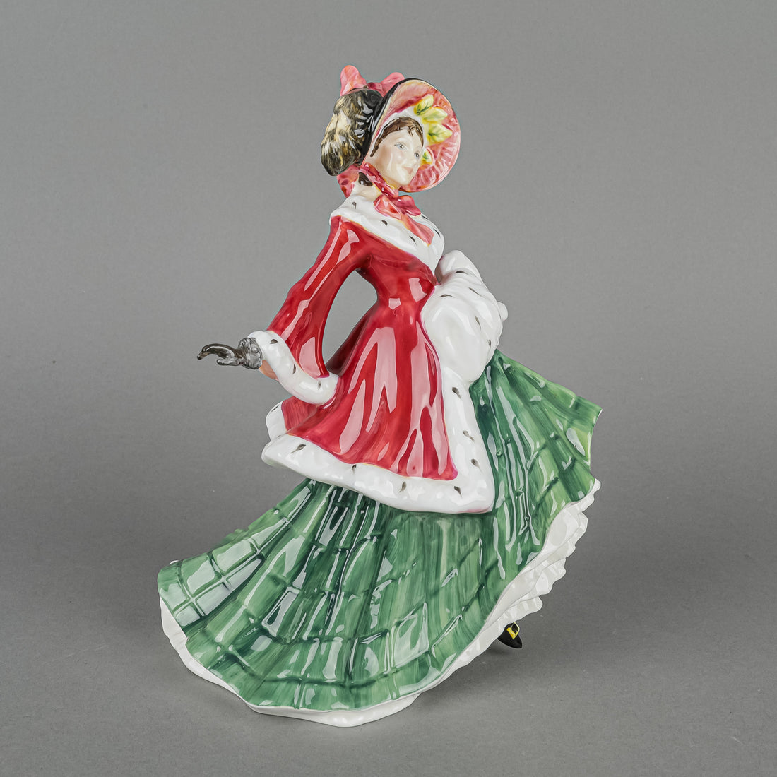 ROYAL DOULTON Figurine Wintertime HN 3622  The Seasons Series