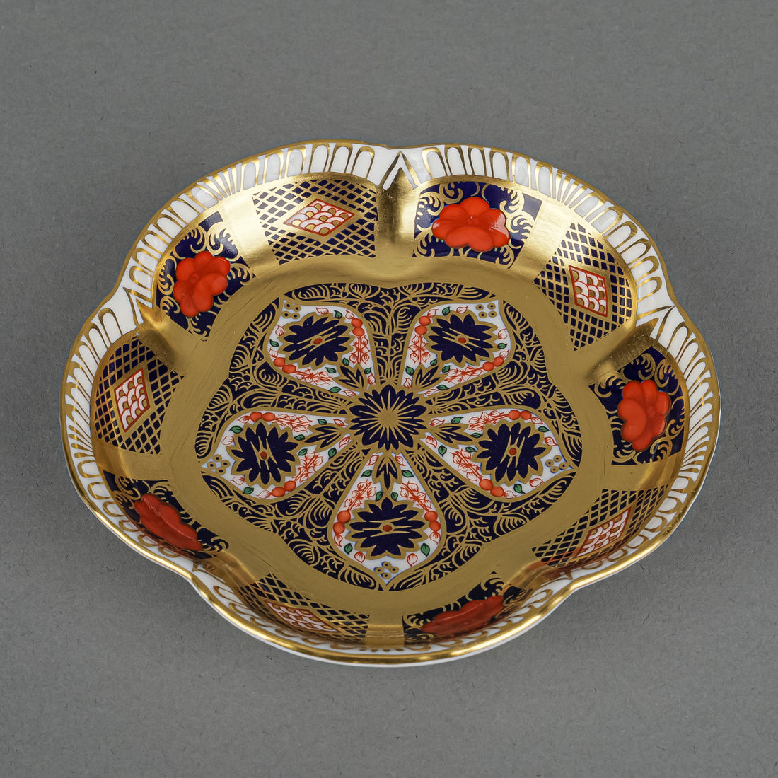 ROYAL CROWN DERBY Old Imari Solid Gold 1128 Tudor Rose Tray