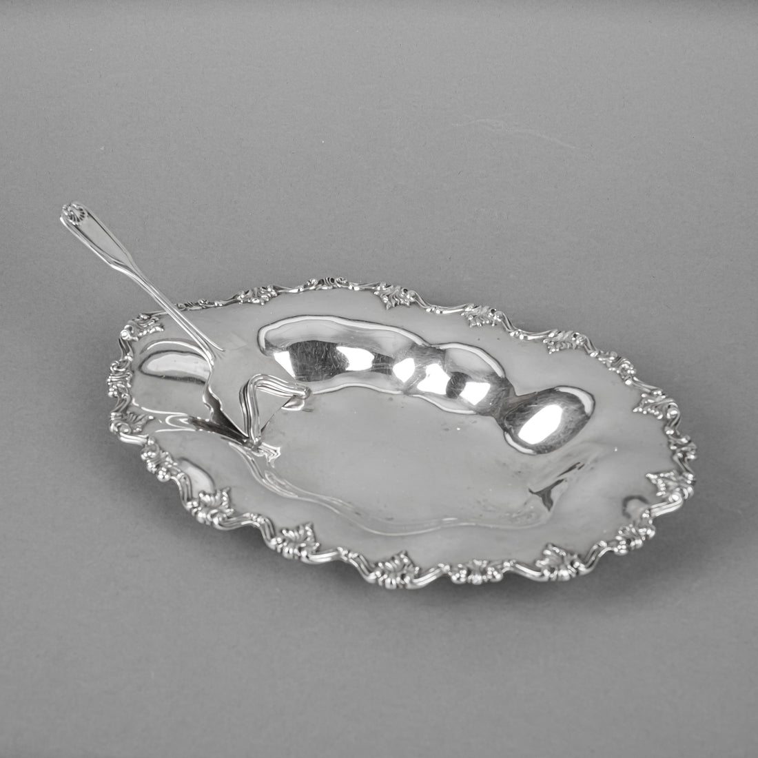TOWLE Sterling Sterling Tray 5387 w/Serving Utensil