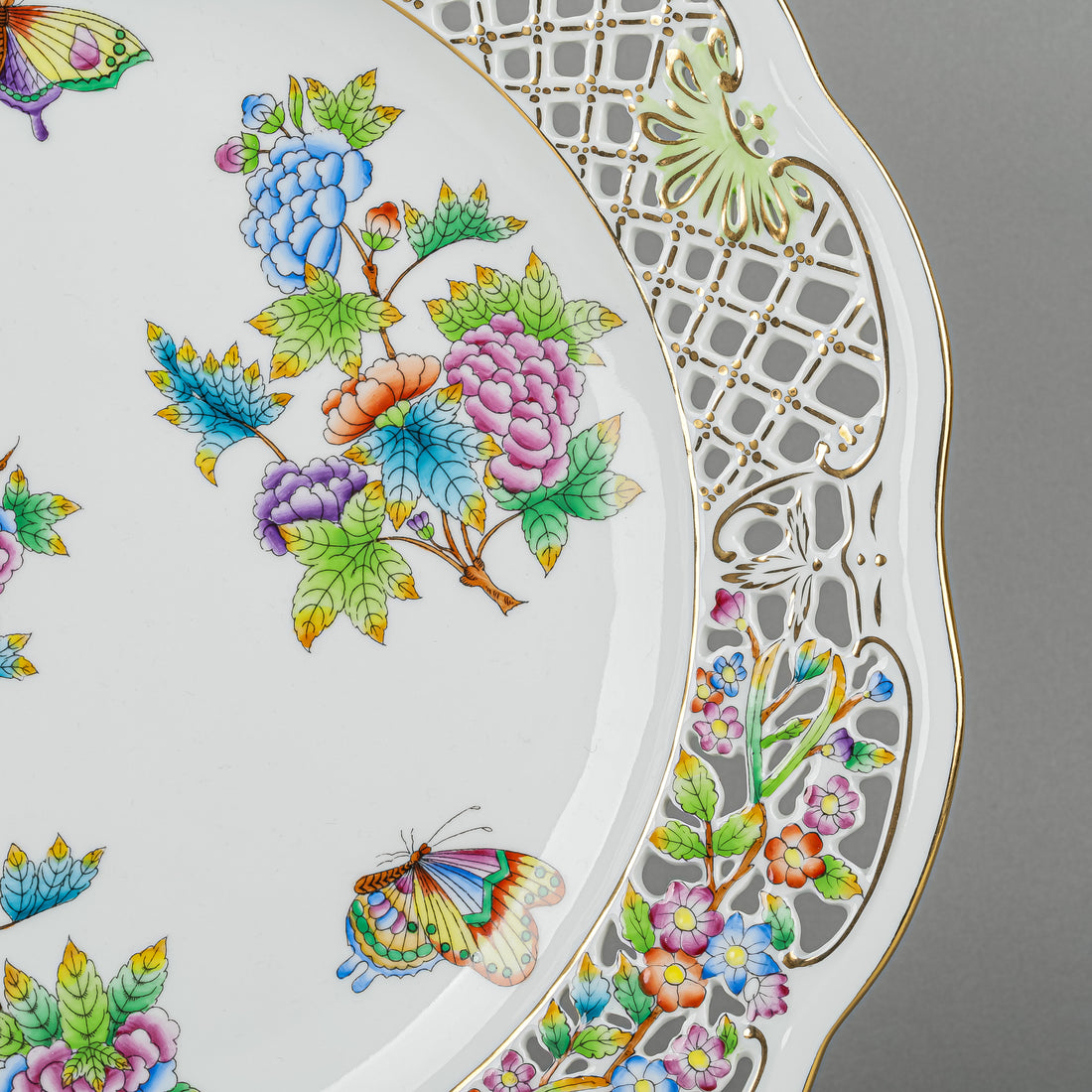 HEREND Queen Victoria Pierced Charger/Platter