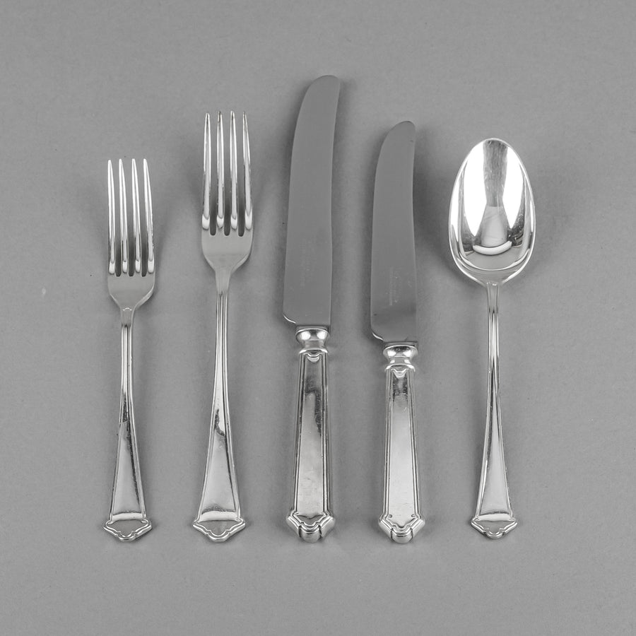 ELKINGTON & CO Trefoil Silverplate Flatware 12 Place Settings Plus Extras
