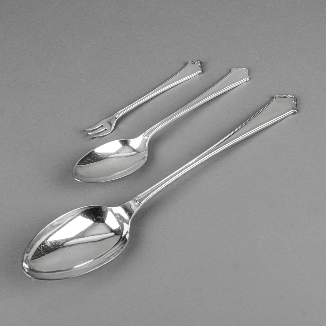 ELKINGTON & CO Trefoil Silverplate Flatware 12 Place Settings Plus Extras