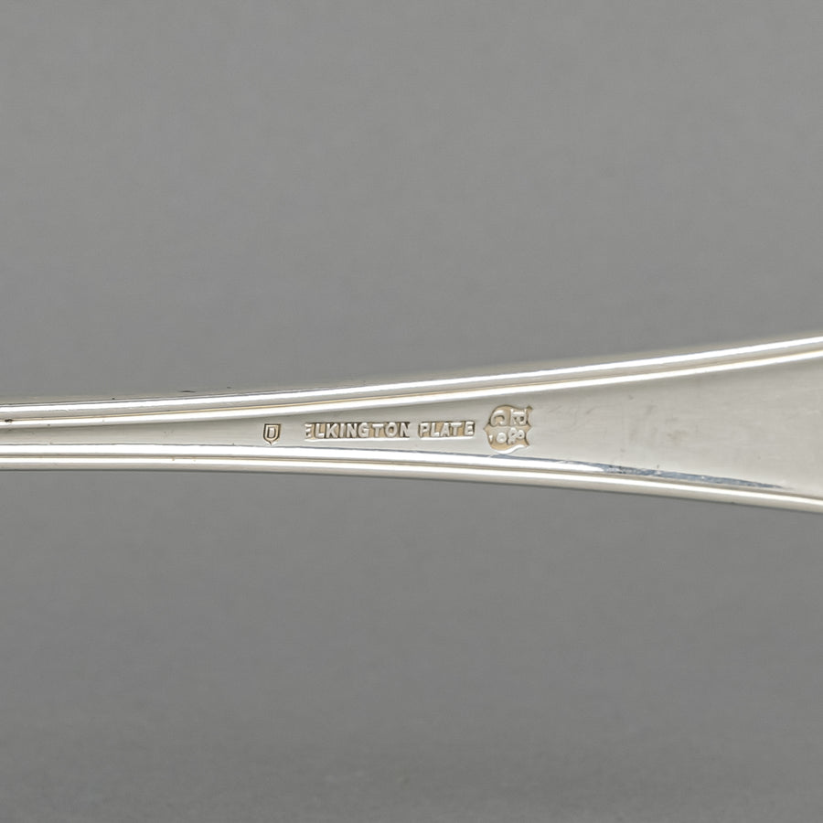 ELKINGTON & CO Trefoil Silverplate Flatware 12 Place Settings Plus Extras