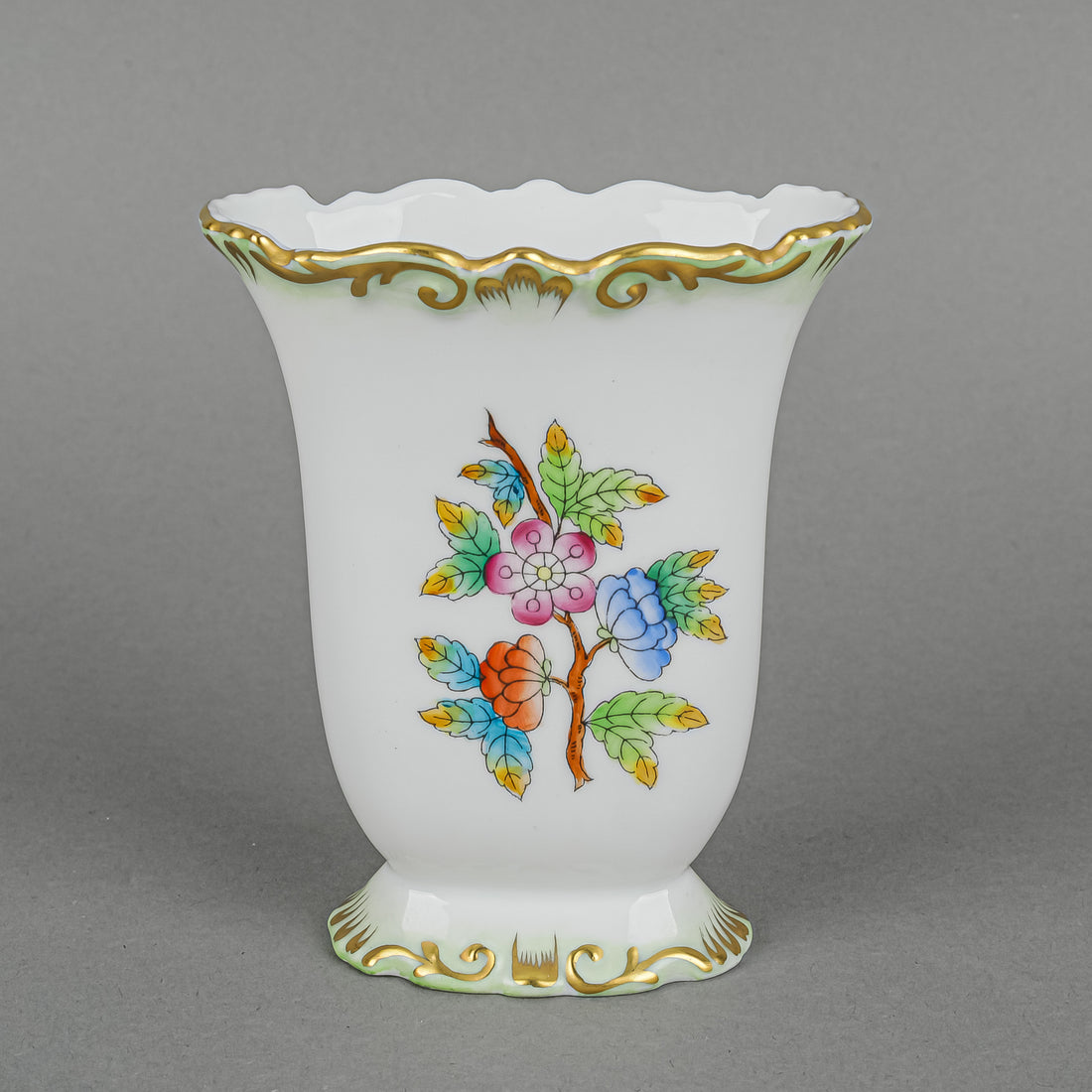 HEREND Queen Victoria Vase 6782
