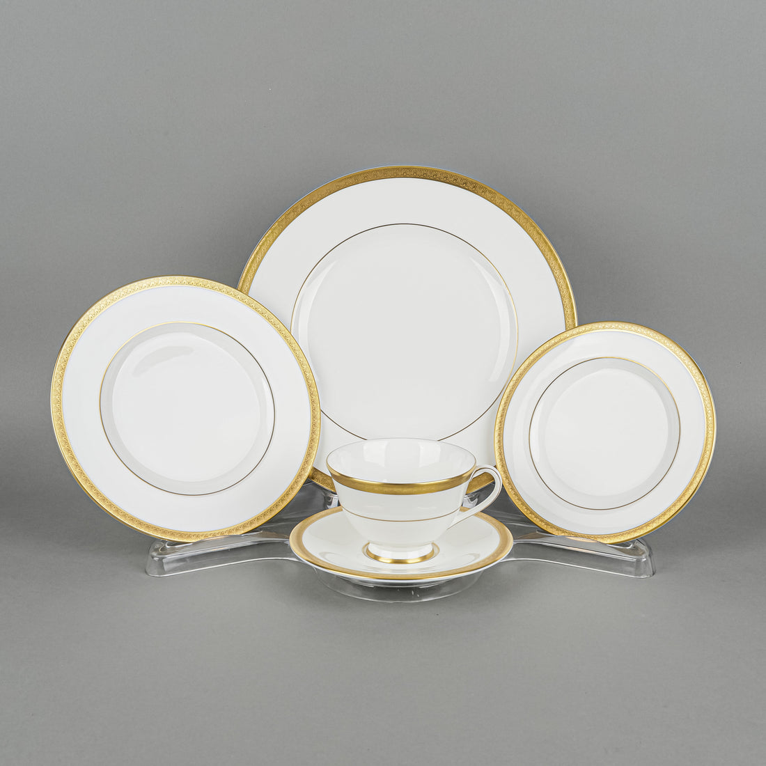 ROYAL DOULTON Royal Gold H4980 12 Place Settings
