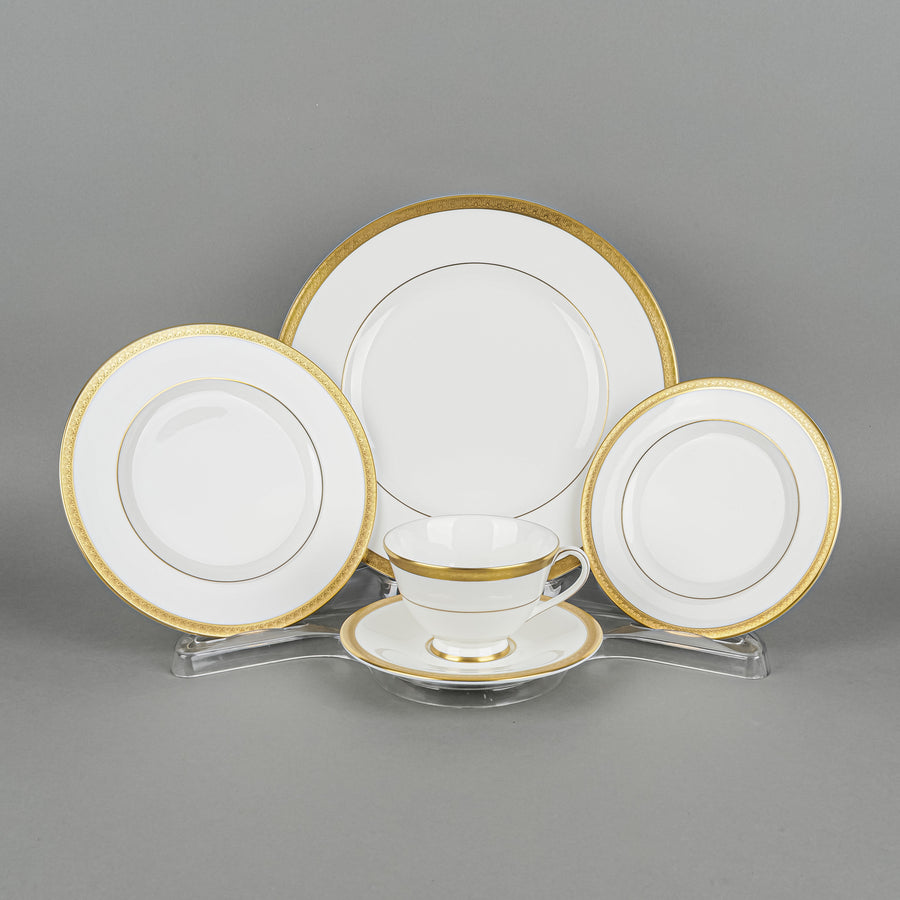 ROYAL DOULTON Royal Gold H4980 12 Place Settings