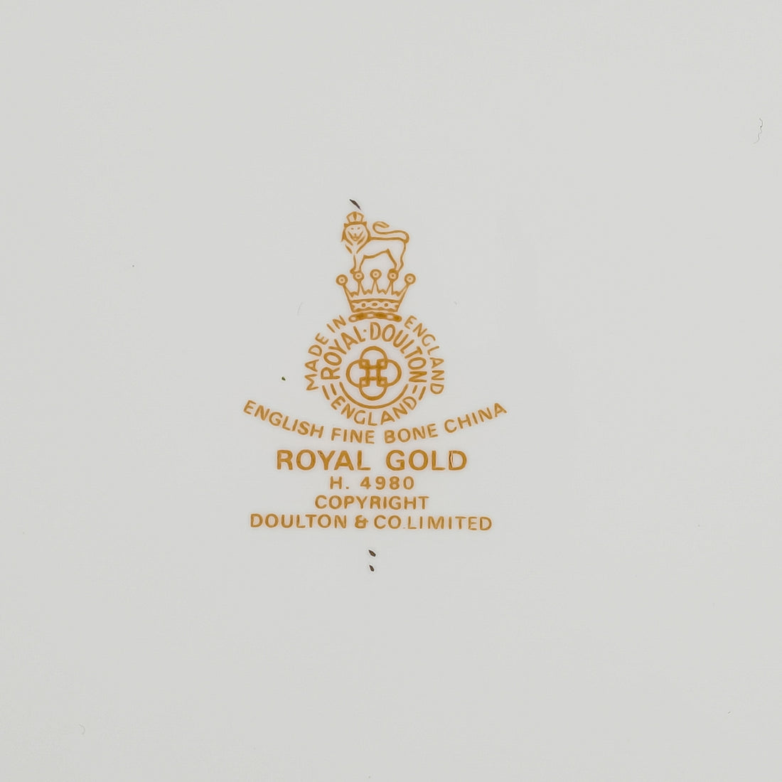 ROYAL DOULTON Royal Gold H4980 12 Place Settings