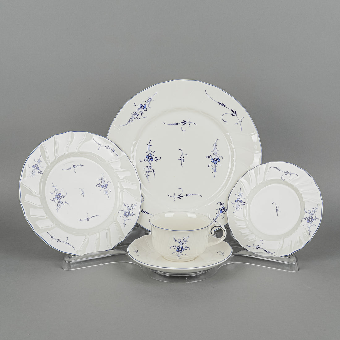 VILLEROY & BOCH Vieux Luxembourg 4 Place Settings Plus Extras