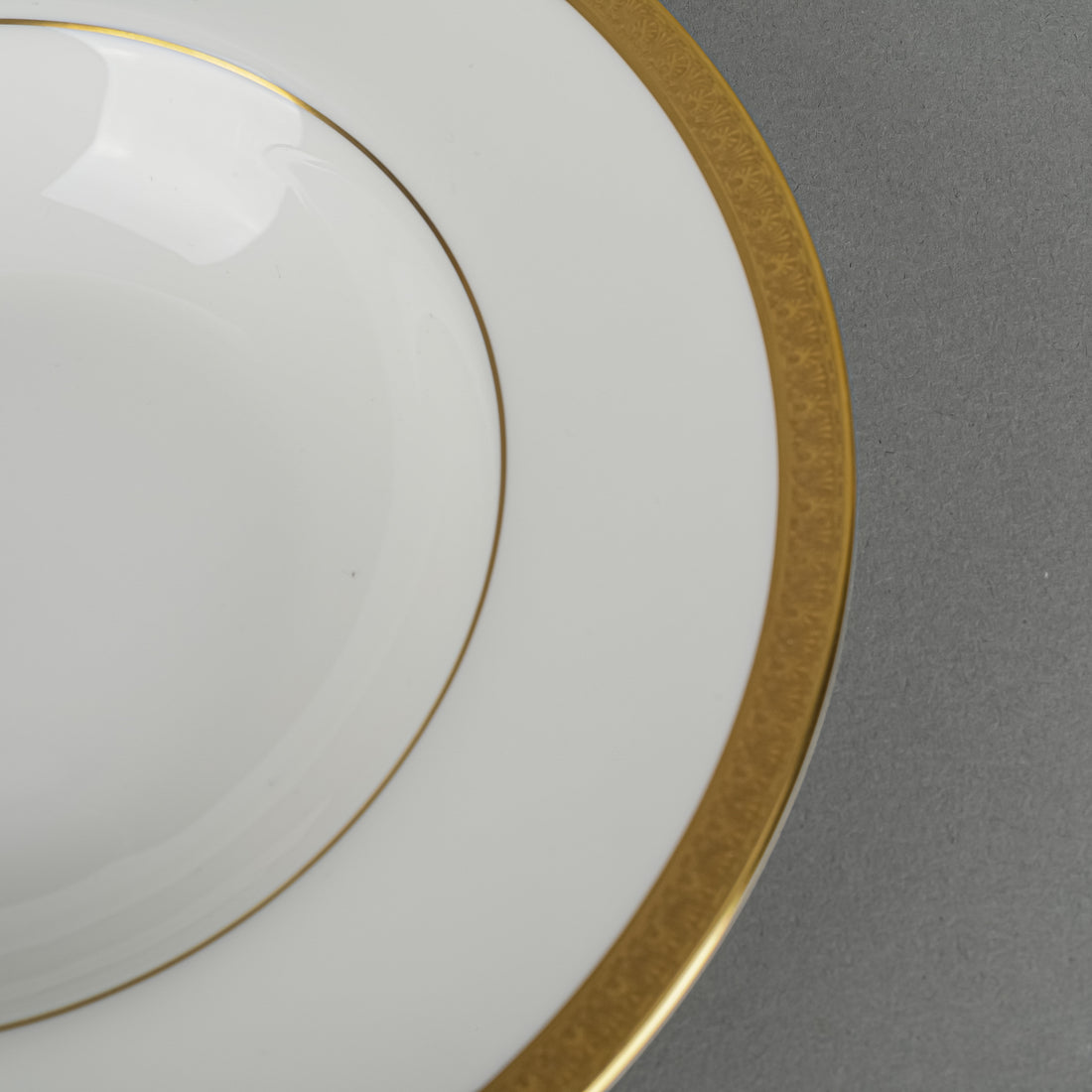 ROYAL DOULTON Royal Gold H4980 Soup Plates Set of 12