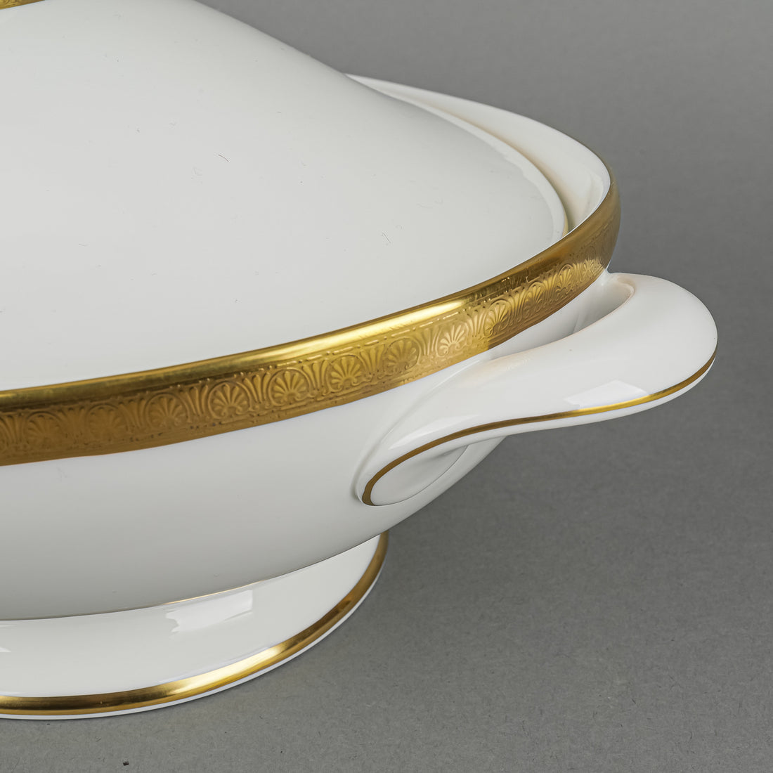 ROYAL DOULTON Royal Gold H4980 Oval Covered Serving Bowl