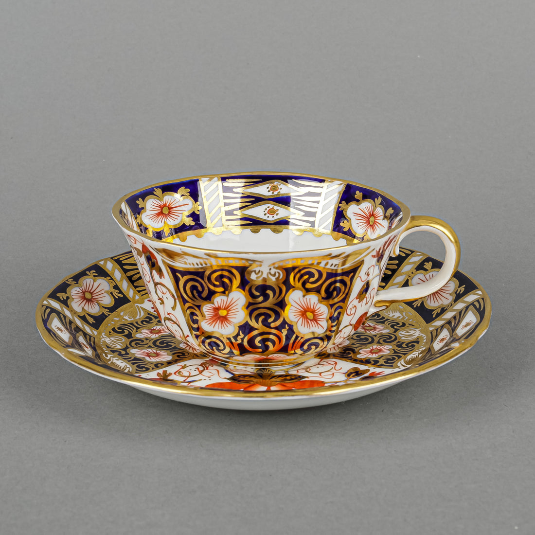 ROYAL CROWN DERBY Traditional Imari 2451 Tea Set 29 Pieces