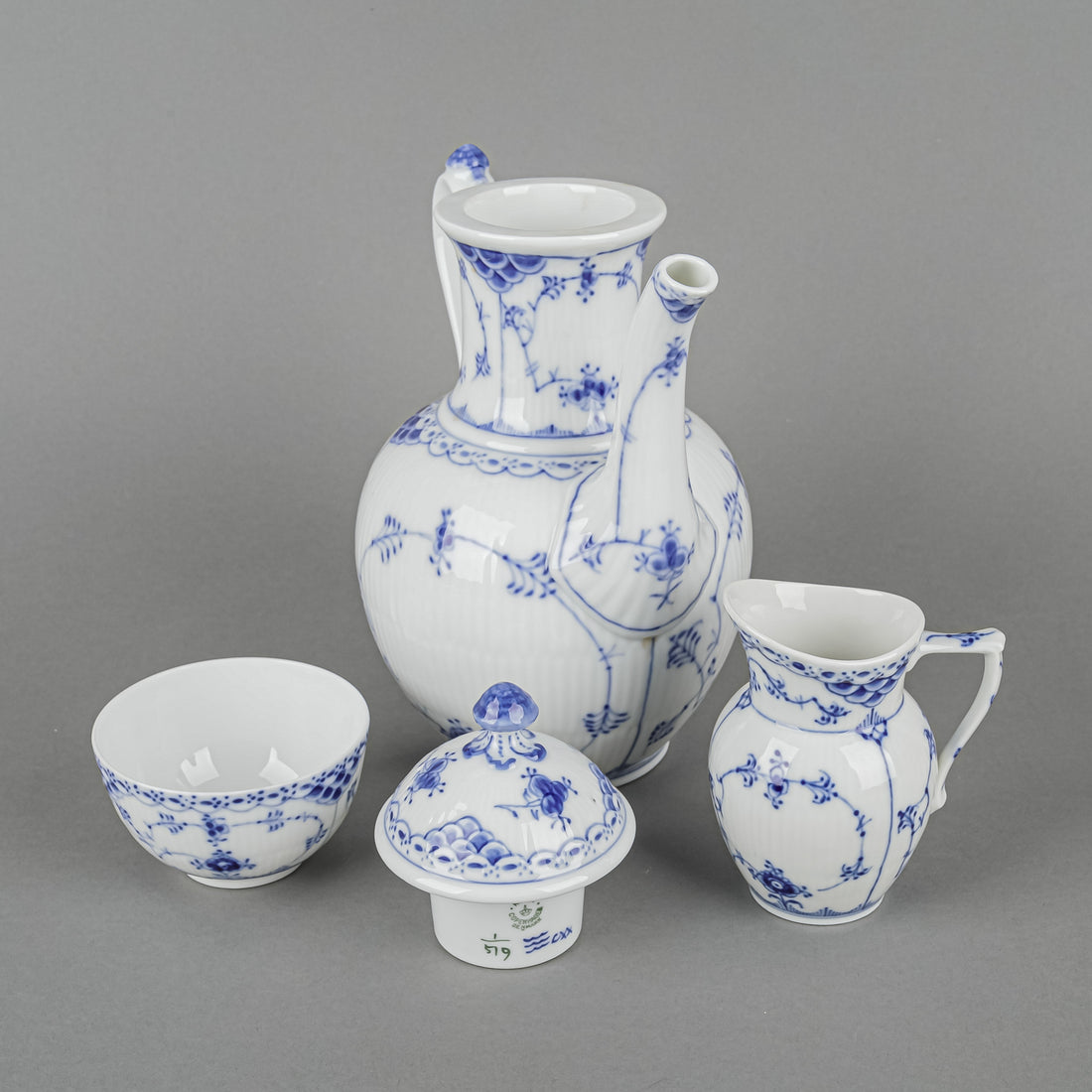 ROYAL COPENHAGEN Blue Fluted Half Lace Coffee Set 19pcs