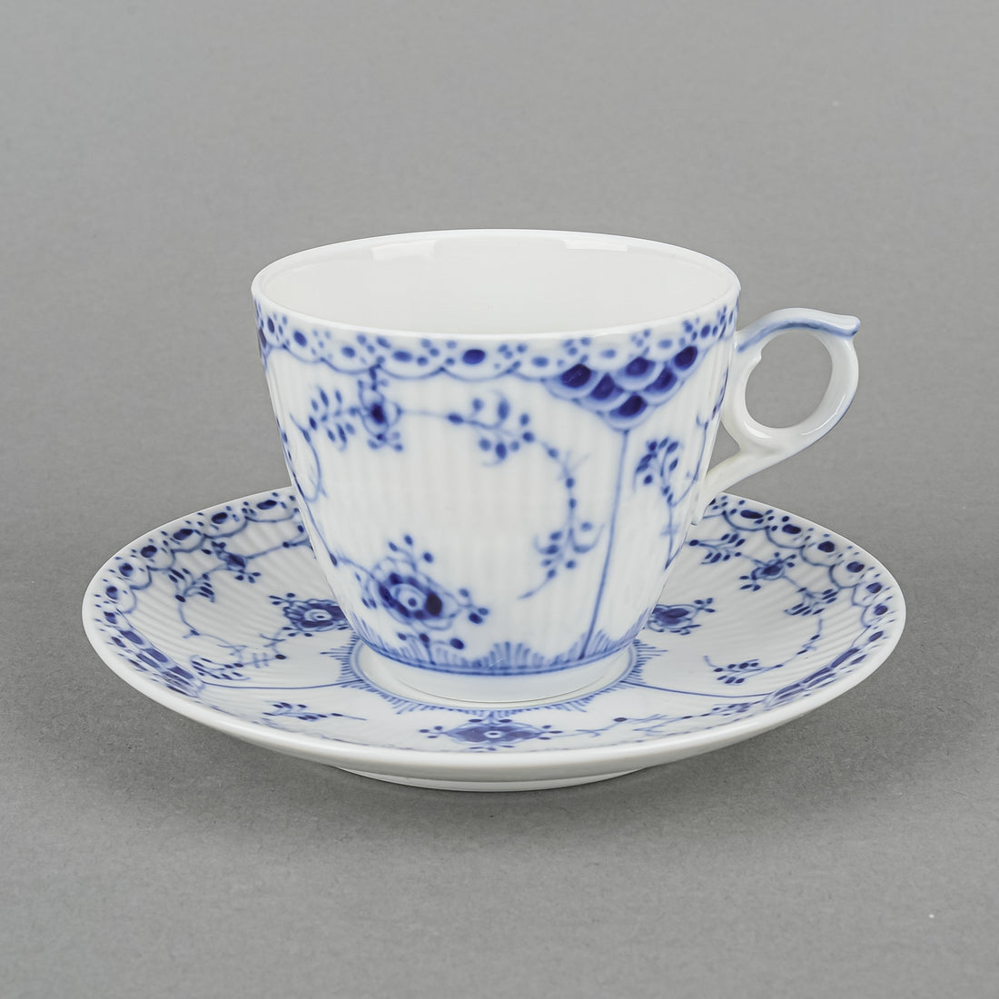 ROYAL COPENHAGEN Blue Fluted Half Lace Coffee Set 19pcs