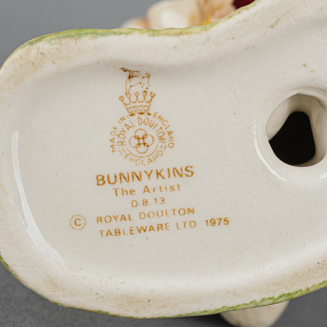 ROYAL DOULTON Bunnykins Figurine The Artist Bunnykins DB13