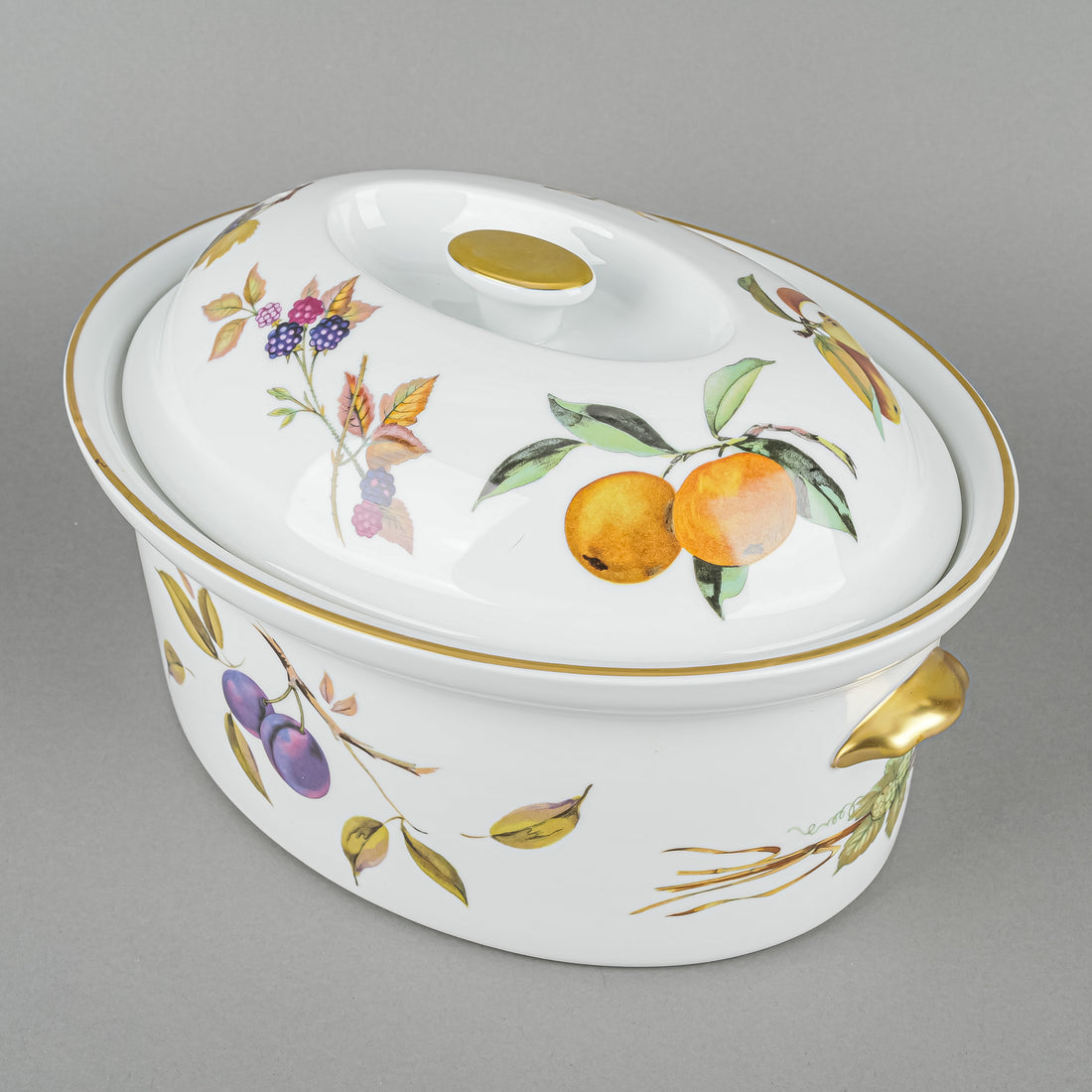 ROYAL WORCESTER Evesham Oval Covered Casserole/Dutch Oven