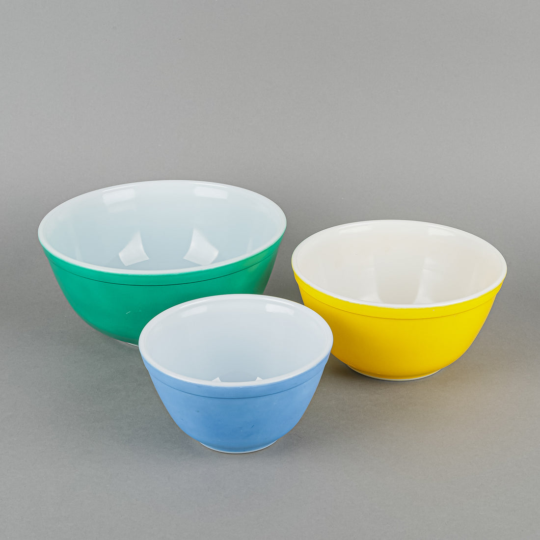 PYREX Primary Colour Nesting Bowls    Set Of 3