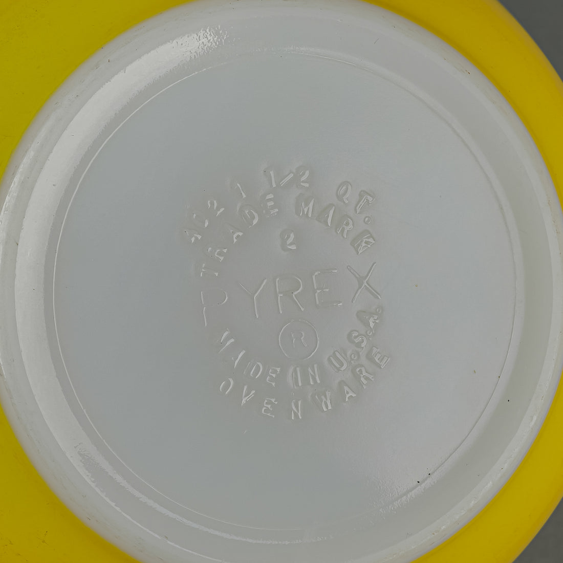 PYREX Primary Colour Nesting Bowls    Set Of 3