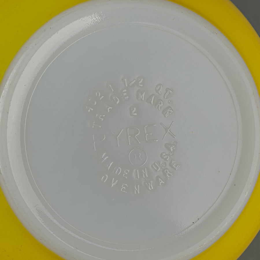 PYREX Primary Colour Nesting Bowls    Set Of 3