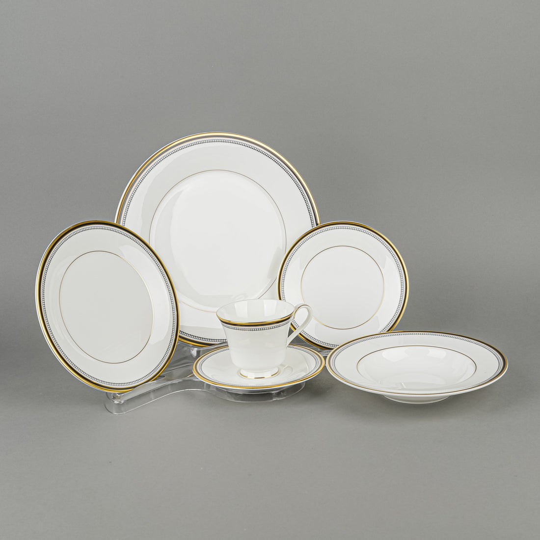 ROYAL DOULTON Pavanne H5095 8 Place Settings Plus Extras