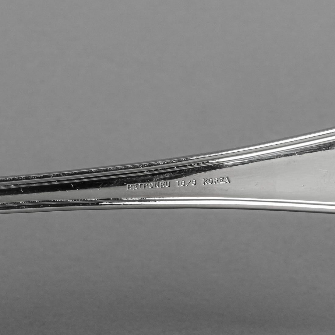 RETRONEU Hampton Shell Stainless Steel Flatware 9 Place Settings Plus Extras