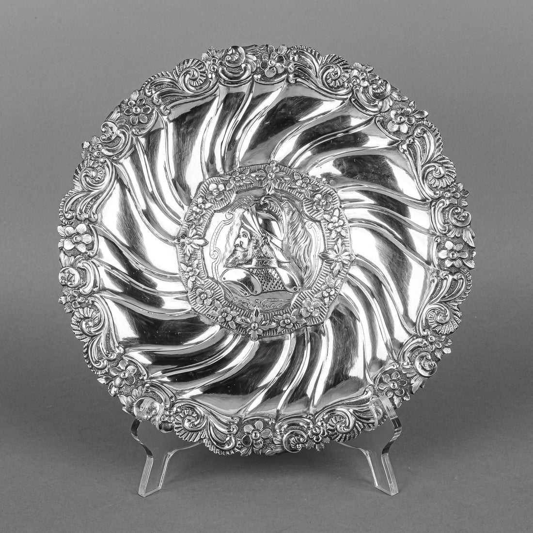 PORTUGESE 833 Repousse Plate