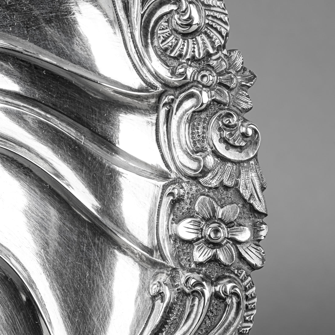 PORTUGESE 833 Repousse Plate