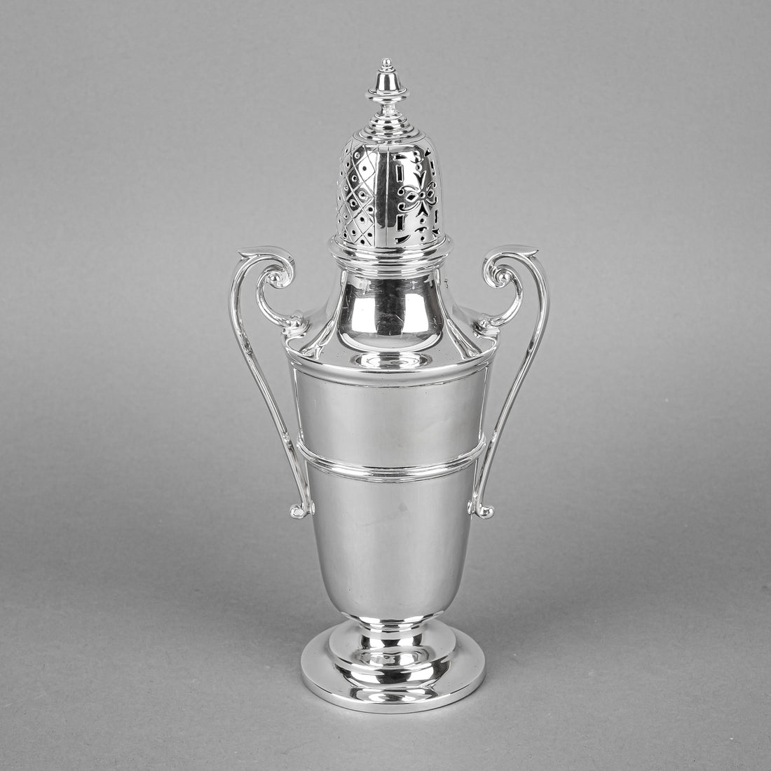 Wm HUTTON & SONS LTD Sterling Sugar Caster/Shaker