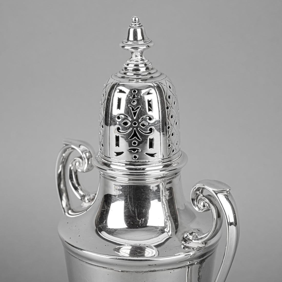 Wm HUTTON & SONS LTD Sterling Sugar Caster/Shaker
