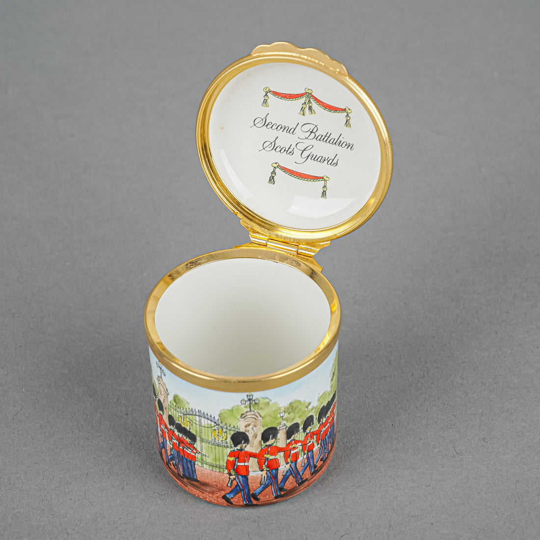 HALCYON DAYS Enamel Box - Changing Of The Guard