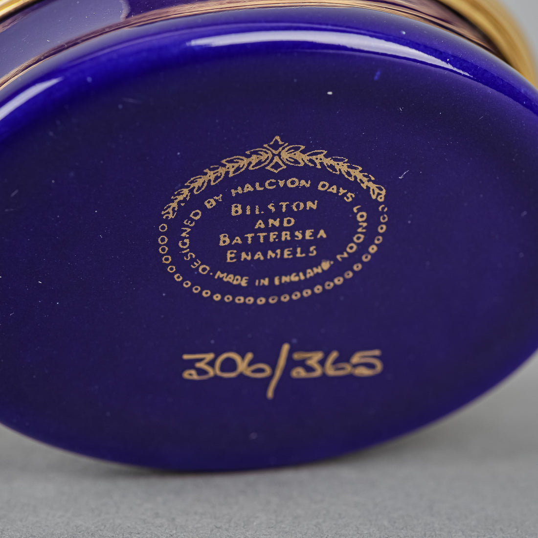 HALCYON DAYS Enamel Box - Christmas 1978 Fireside Story