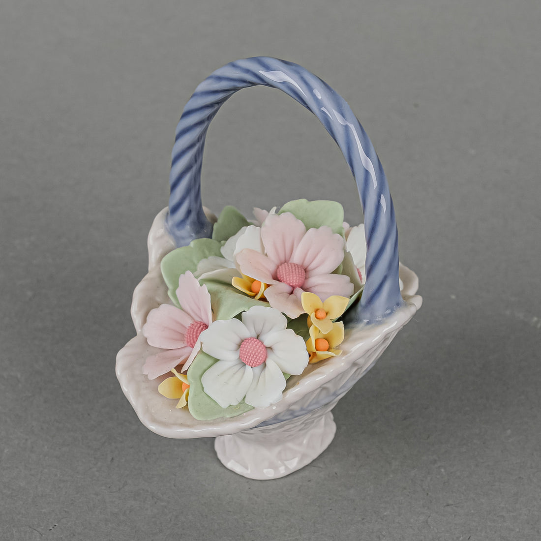 LLADRO Figurine A Basket For You 7577