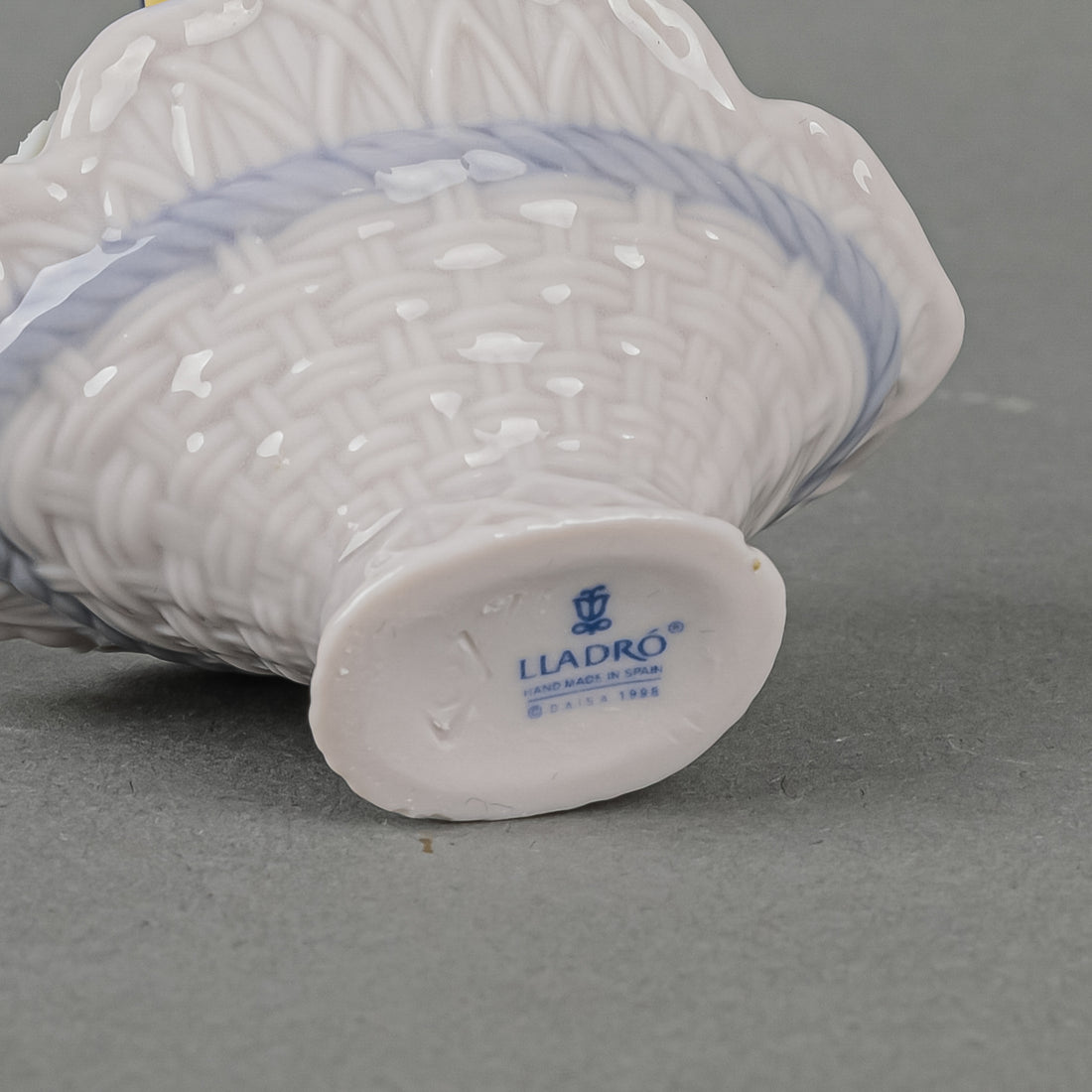 LLADRO Figurine A Basket For You 7577