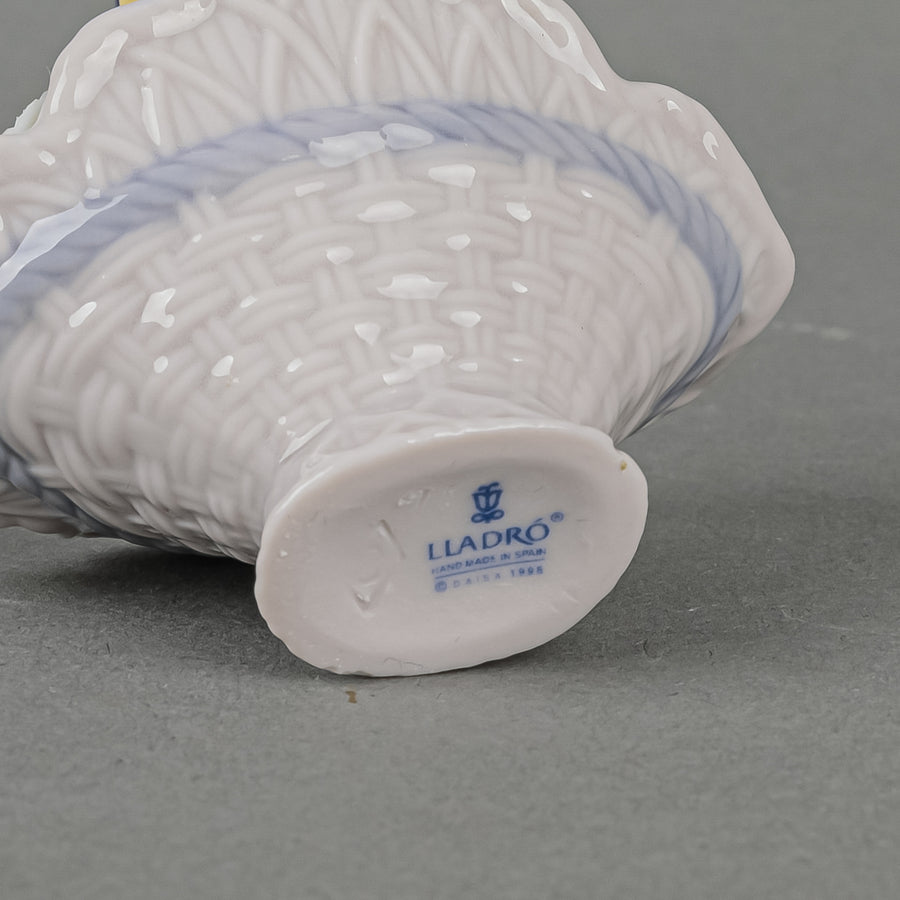 LLADRO Figurine A Basket For You 7577