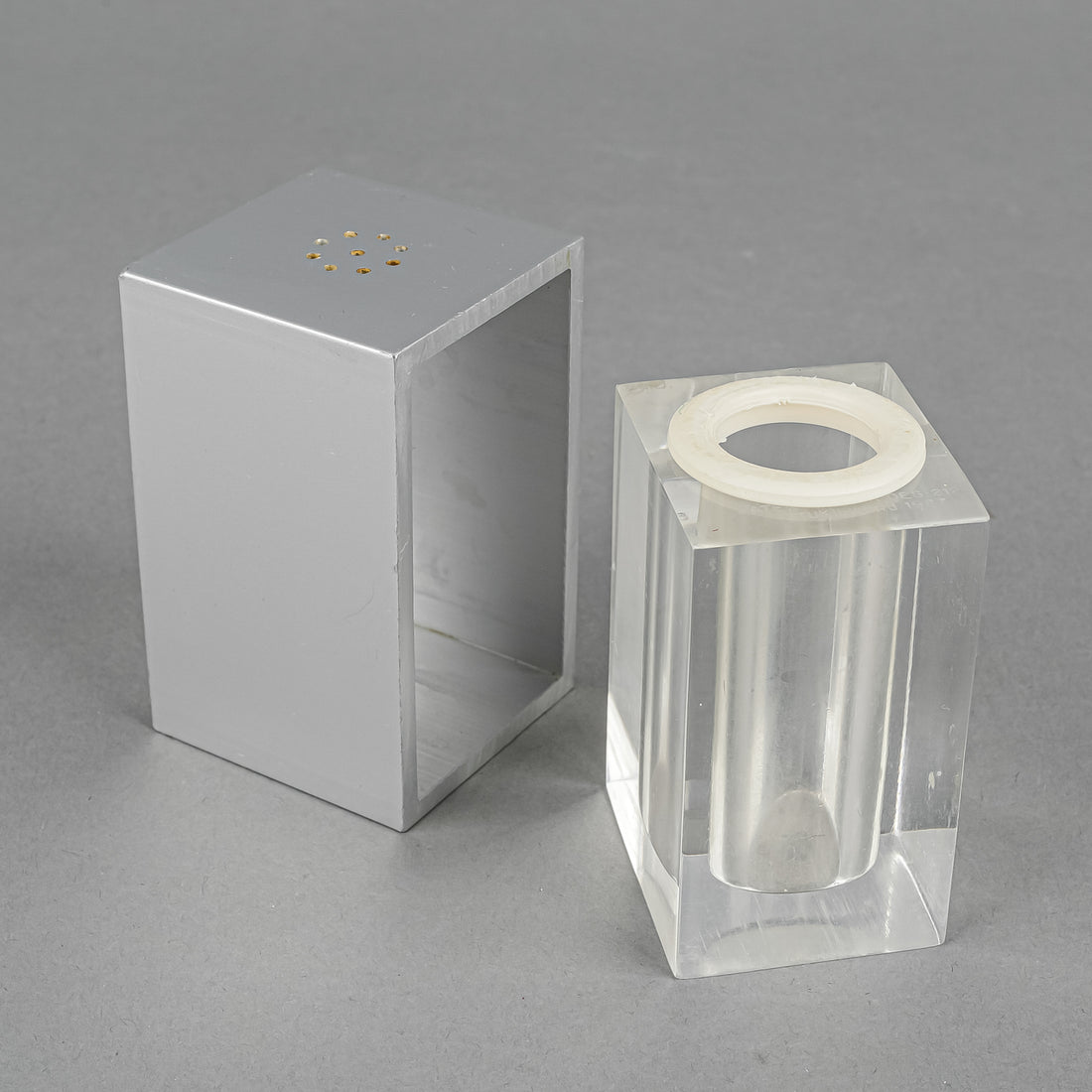 TUKILIK Salt and Pepper Shakers - Aluminum & Acrylic