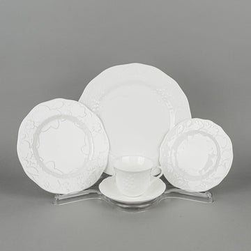 WEDGWOOD Strawberry And Vine 8 Place Settings Plus Extras