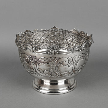 INTERNATIONAL SILVER Old English Reproduction Silver Flower Bowl With Frog