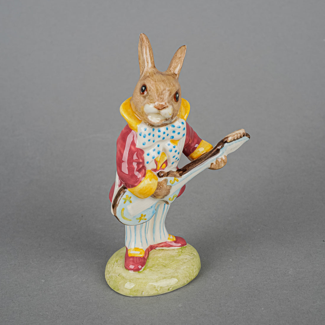 ROYAL DOULTON Bunnykins Fig Mr Bunnybeat Strumming