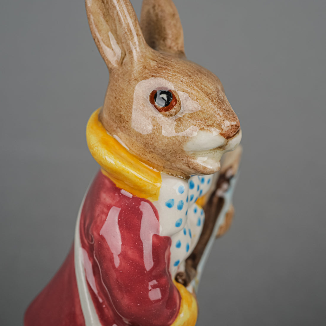 ROYAL DOULTON Bunnykins Fig Mr Bunnybeat Strumming
