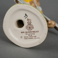 ROYAL DOULTON Bunnykins Fig Mr Bunnybeat Strumming