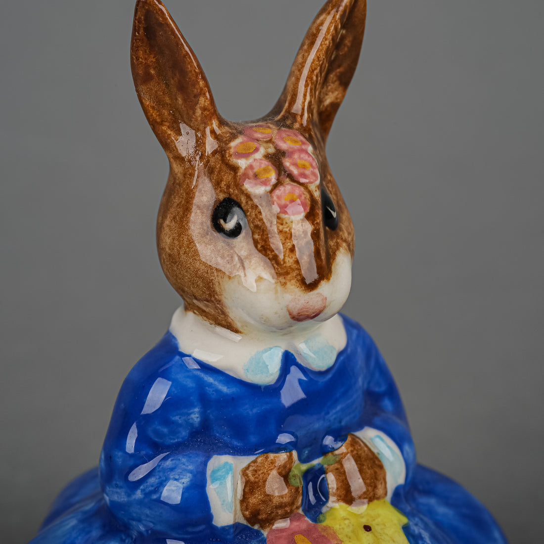 ROYAL DOULTON Bunnykins Figurine Daisie Bunnykins Spring Time