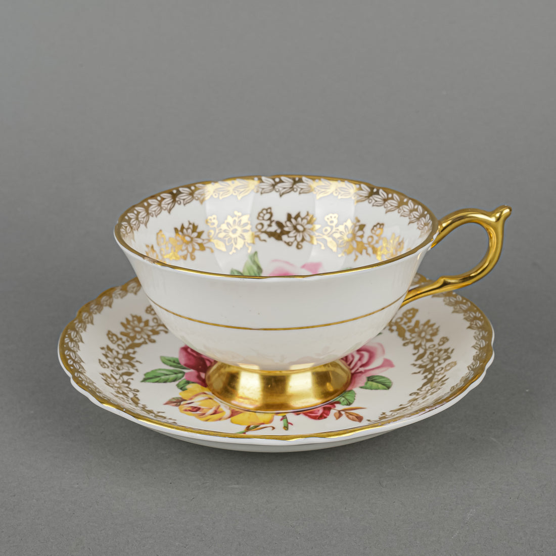 PARAGON Cup & Saucer A125D Hand Painted Cabbage Roses, Gold Garland