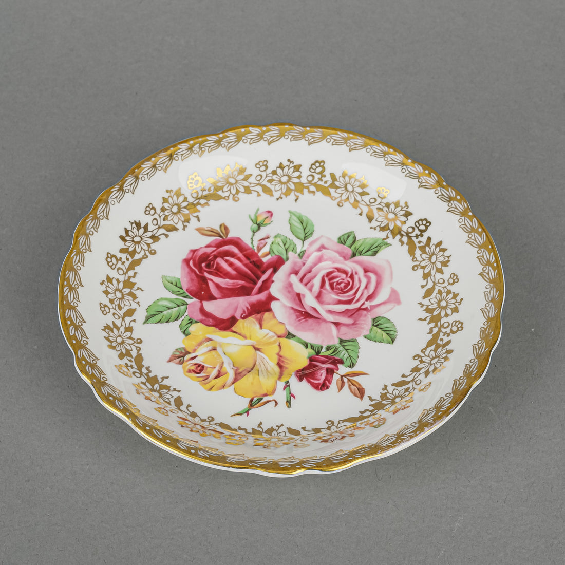 PARAGON Cup & Saucer A125D Hand Painted Cabbage Roses, Gold Garland