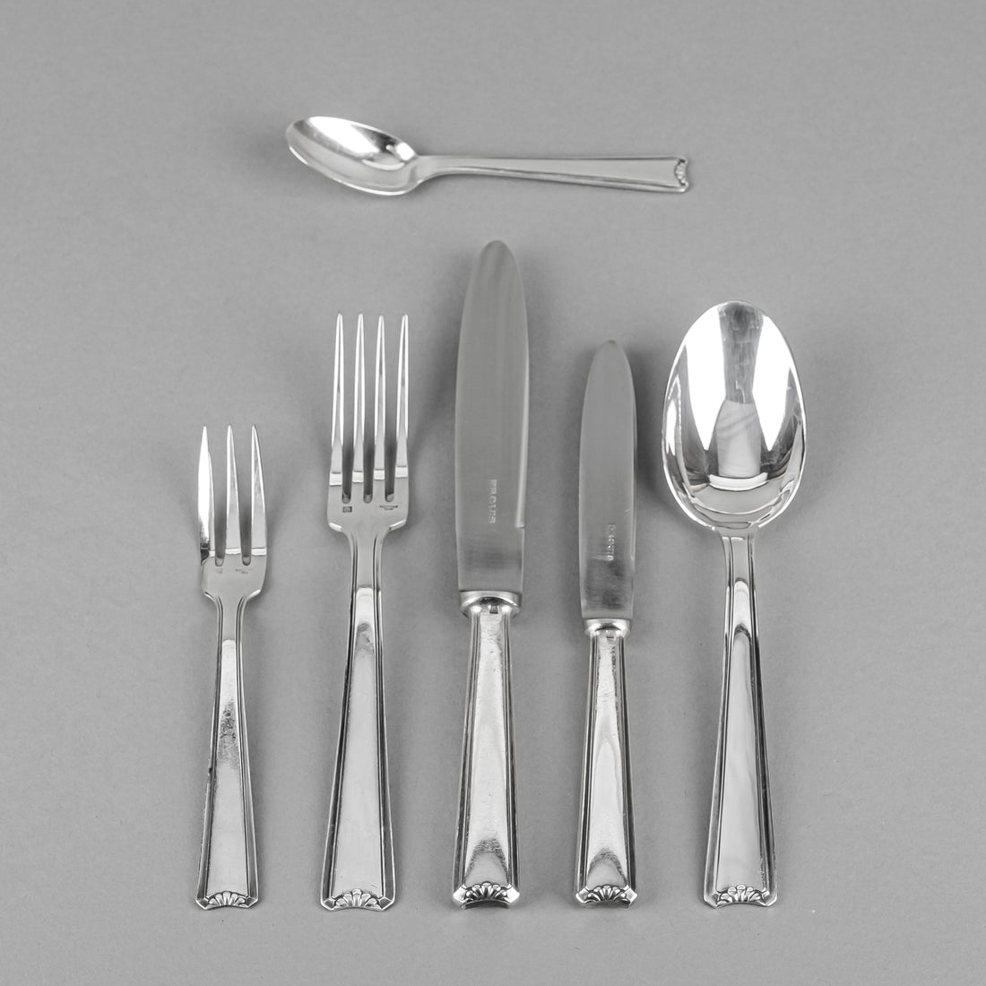 ERCUIS Silver Plate Flatware 10 Place Settings w/Extras  - Shell Motif Pattern