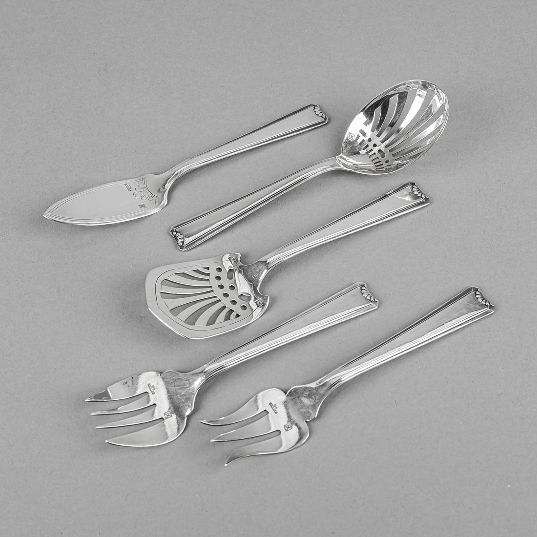 ERCUIS Silver Plate Flatware 10 Place Settings w/Extras  - Shell Motif Pattern