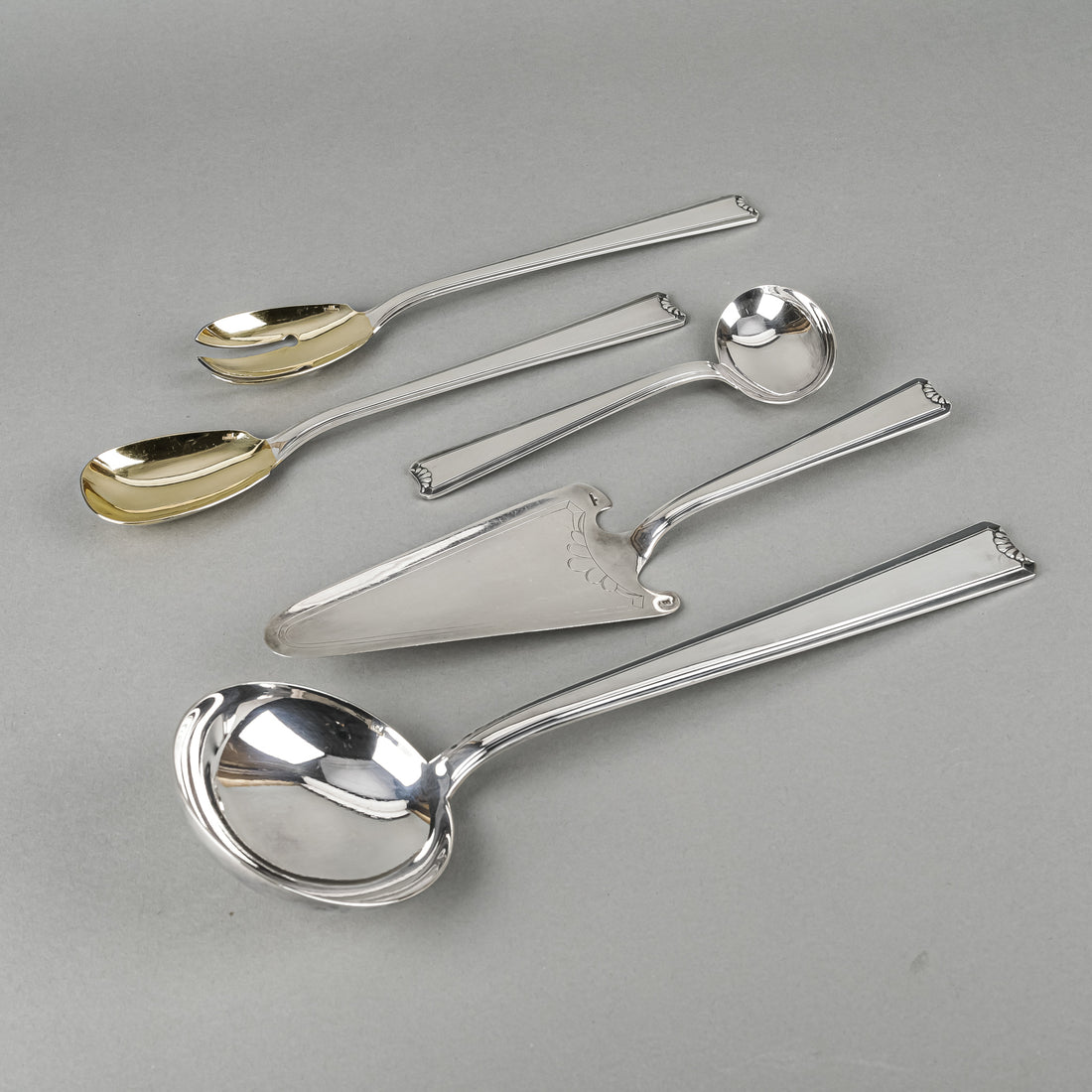 ERCUIS Silver Plate Flatware 10 Place Settings w/Extras  - Shell Motif Pattern