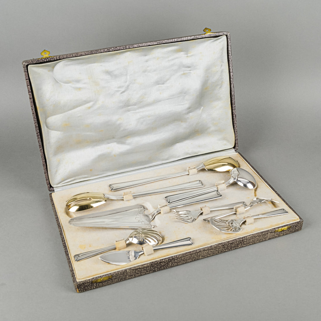 ERCUIS Silver Plate Flatware 10 Place Settings w/Extras  - Shell Motif Pattern