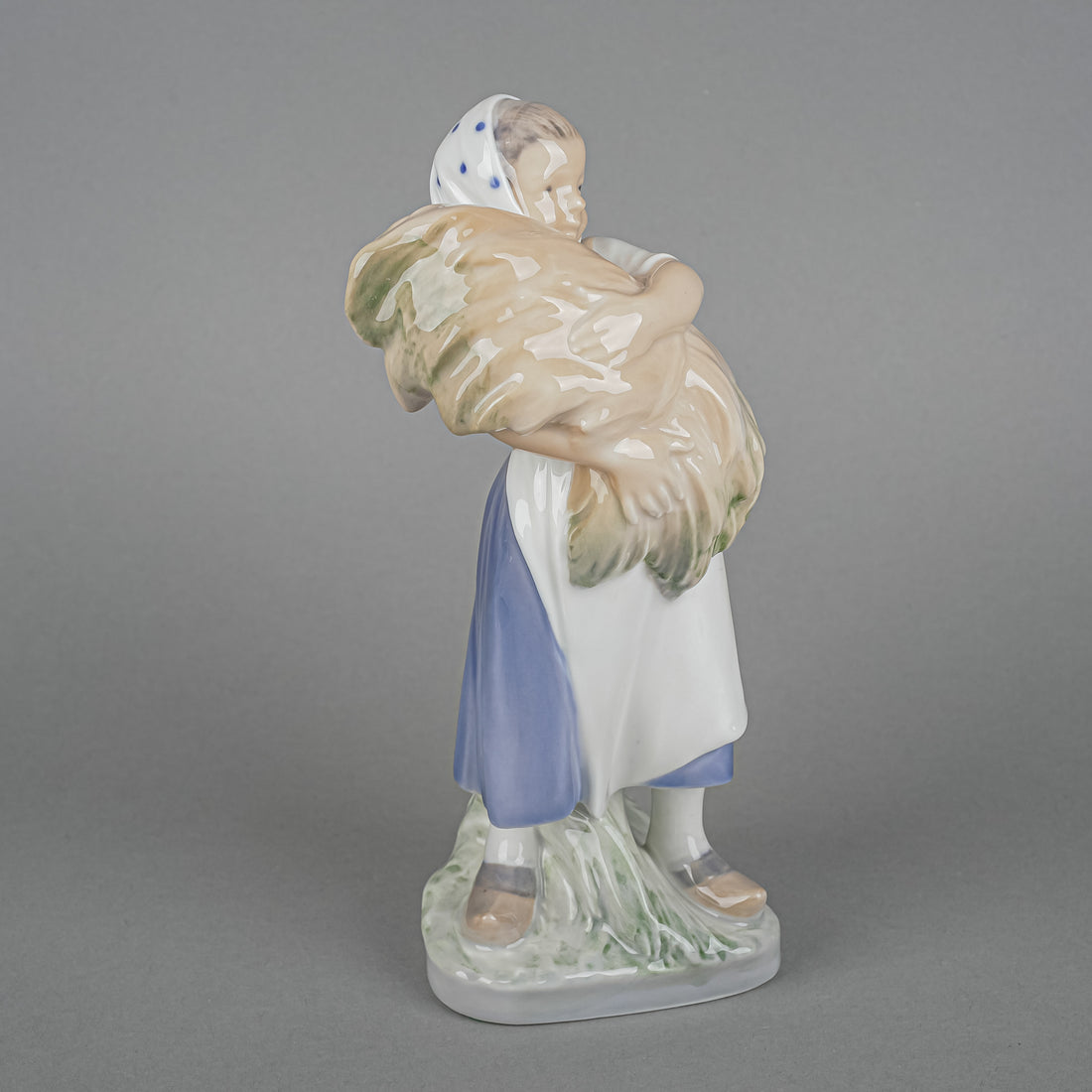ROYAL COPENHAGEN Figurine Girl With Wheat Sheaf 908